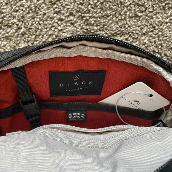 DOUGHTNUT 2-in-1 Split Back Crossbody Bag NWT - Picture 9 of 12